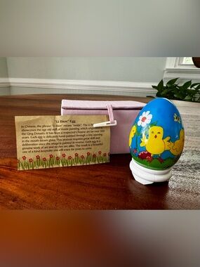 Easter 2008 Pier 1 Li Bien EGG Hand Painted Figure Chicks Stand & Satin Gift Box